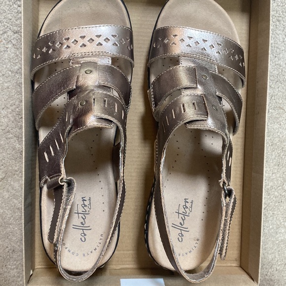Clarks women’s sandals size 9. WIDE - Picture 3 of 5